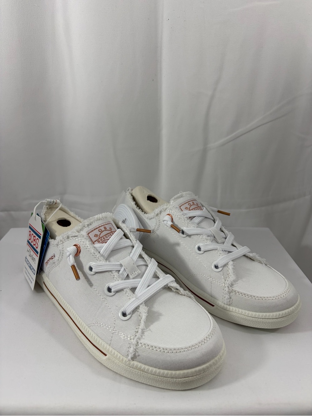 NWT BOBS From Skechers Women’s Size 6 White Slip-On Canvas Sneakers